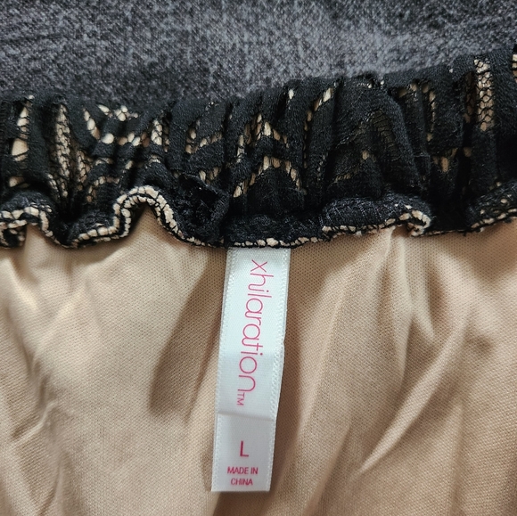 Lined black lace sheer a line skirt size large - Picture 3 of 4